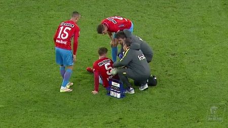 Probleme pentru FCSB! Pintilii s-a accidentat și a fost schimbat, iar înlocuitorul său s-a "rupt" după 18 minute