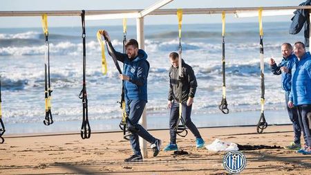 EXCLUSIV | "Am luat o decizie care i-a surprins pe toți. Am intrat, apoi ne-am întors în pub, am băut o cafea și am luat micul dejun". Un om important din stafful lui Stoican are metode speciale pentru a-i convinge pe ieșeni 