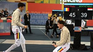 Cine este David Popovici din sportul care ne-a adus saci de medalii! E format la Riposta, club privat care domină România în ceea ce înseamnă tinerele talente. „Ne antrenăm în Casa Scânteii”. SPECIAL