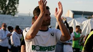 Pană:** "Se poate spune că a fost debutul lui Claudiu ca antrenor secund" :)