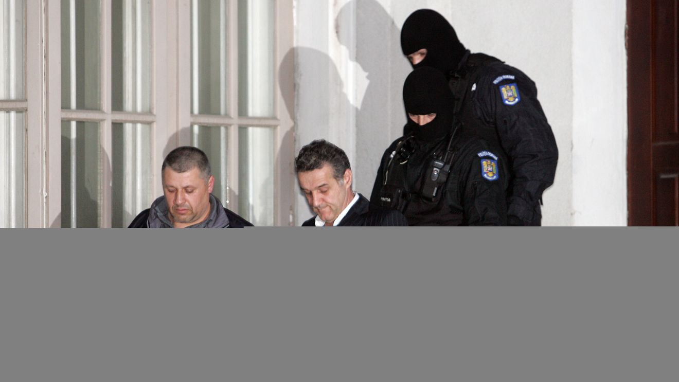 Becali e în Dubai și se întoarce în România doar dacă scapă!** Și-a făcut deja "temele": "Tratatul de extrădare e doar pentru crimă, droguri și arme"  Cum l-au primit Oli și Rădoi: