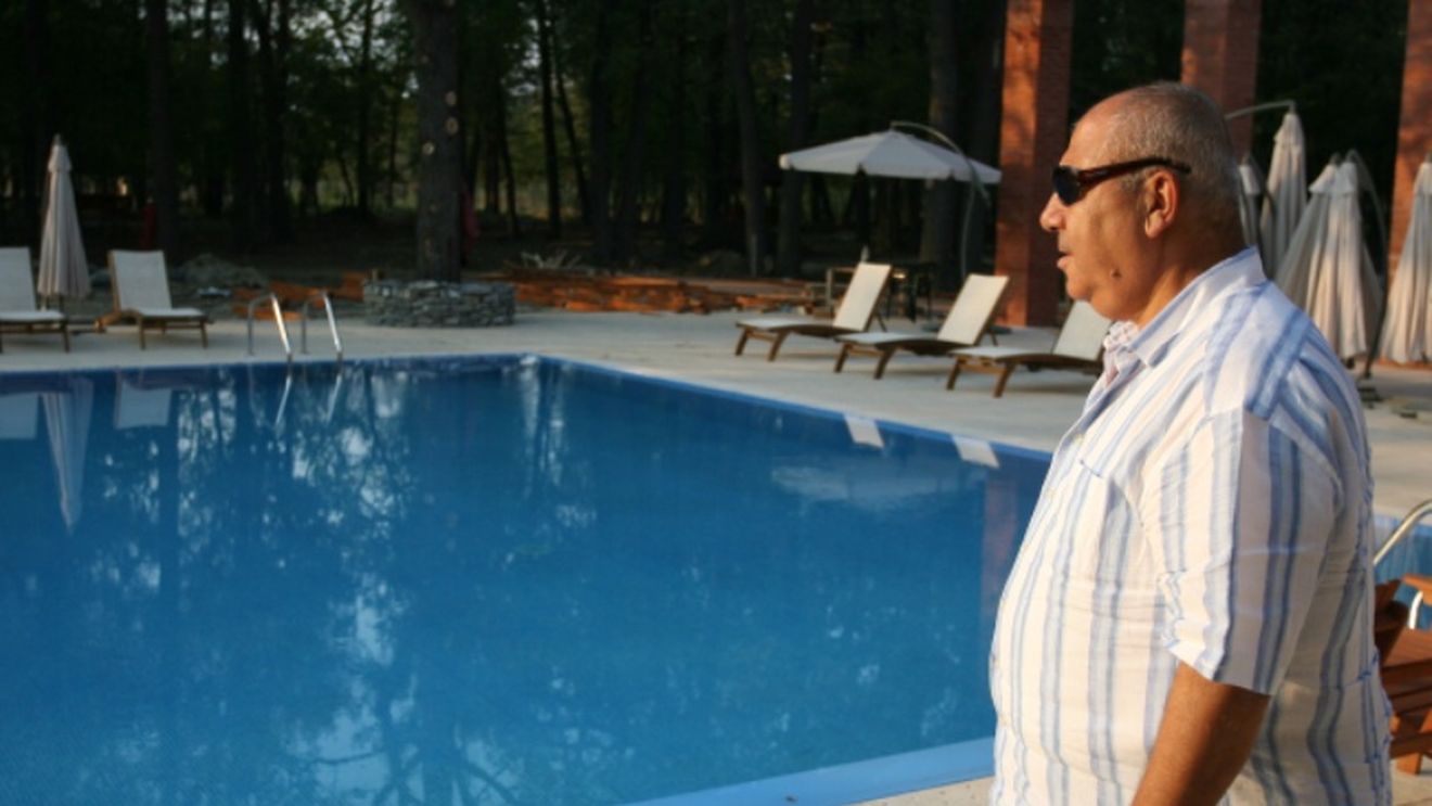 Taher și-a luat încă o "țeapă"! Jefuit de proprii angajați!