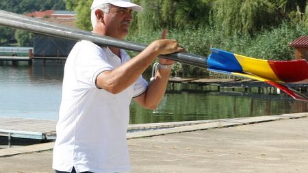 Regele a plecat! Trăiască Regele! Reputatul antrenor Mircea Roman s-a despărțit de lotul feminin de canotaj după Mondialul din Bulgaria. Postul de coordonator a fost preluat de italianul Antonio Colamonici, tehnicianul care a revitalizat lotul masculin