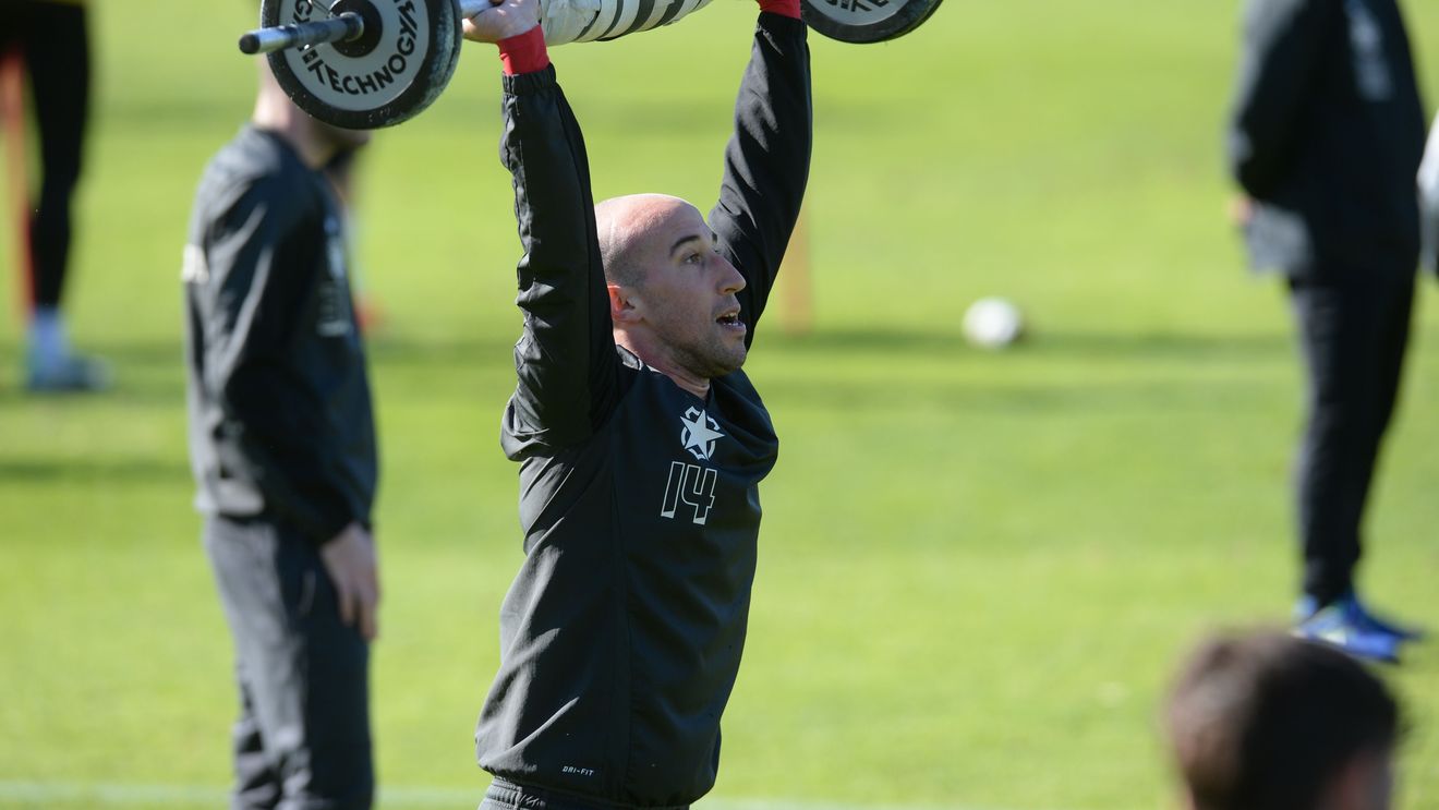 Steaua l-a luat pe Guilherme, dar Reghecampf pariază tot pe Latovlevici: "Ar trebui să fie numărul unu pe postul lui"