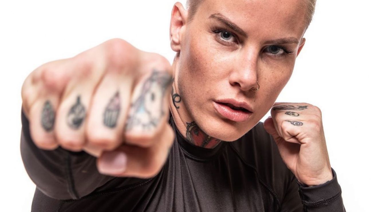 GALERIE FOTO | Bec Rawlings a luat bătaie în cușca de MMA, dar rămâne una dintre cele mai populare luptătoare. Vezi de ce primește zeci de mii de dolari pentru publicitate