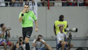 Hațegan va arbitra derby-ul Dinamo - Steaua! Două remize și o victorie a roș-albaștrilor au fost înregistrate cu el la centru