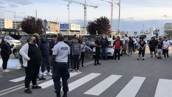Nebunie la Paris! Fanii lui PSG au venit să-l aștepte pe Leo Messi: „Îi scandează numele de fiecare dată când un avion aterizează” | VIDEO
