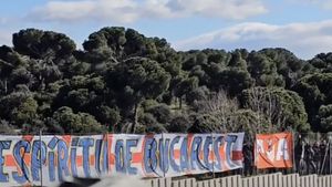 Fanii lui Atletico Madrid au pus un banner cu mesajul „Spiritul de la București”. Mulți au crezut că e pentru Horațiu Moldovan, dar ultrașii făceau referire la cu totul altceva
