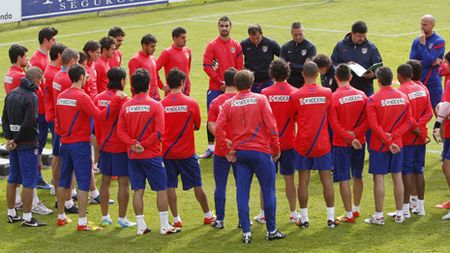 Ambele finaliste au ajuns în România!** Atletico Madrid a sosit la București cu o întârziere de 35 de minute