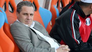 Primul transfer al lui Șumudică la Brașov!** "Joacă pe postul de fundaș dreapta, este un jucător cu calitați, care ne poate ajuta"