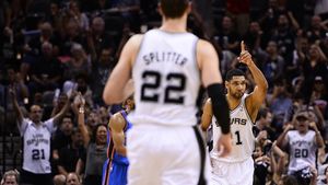 VIDEO | 111 victorii în play-off pentru "Big 3"-ul lui Spurs. Texanii, tot mai aproape de a doua finală consecutivă după ce au spulberat-o pe Thunder