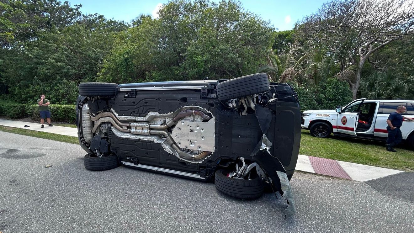 Tiger Woods a fost arestat după ce s-a răsturnat cu maşina! A refuzat testul de urină pentru medicamente şi substanțe interzise