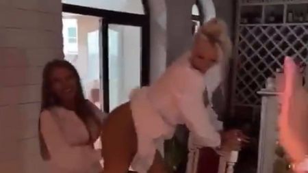 Daiana Feher, fosta iubită a lui Cristi Pulhac, show interzis minorilor! A dansat lasciv alături de prietenele ei, iar imaginile au fost postate pe Instagram | GALERIE FOTO