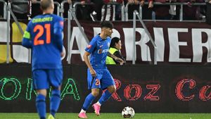 FCSB a mai renunțat la doi fotbaliști. Au plecat să joace la altă echipă din România