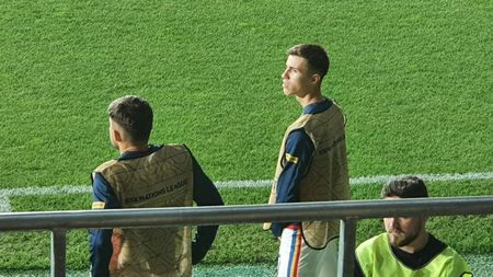 Octavian Popescu și Florin Tănase, idoli pentru puștii din Giulești veniți la meciul României! Jucătorii de la FCSB, luați „pe sus” de fani: „Vorbim la final!” | EXCLUSIV