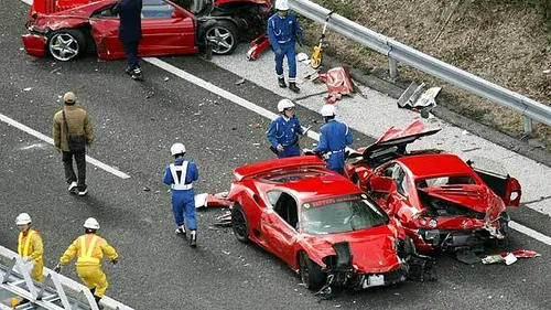 VIDEO HORROR** Acesta este cel mai SCUMP accident din istorie! Bilanț: OPT Ferrari-uri, un Lamborghini, două Mercedes-uri