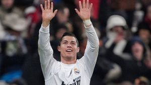 VIDEO Real Madrid câștigă "setul" cu Zaragoza!** Vezi aici golurile minunate ale lui Higuain și Ronaldo