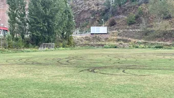 Se întâmplă în România! Stadion ”arat” cu drifturi! Poliția face cercetări pentru a descoperi autorii vandalismului de la malul Dunării