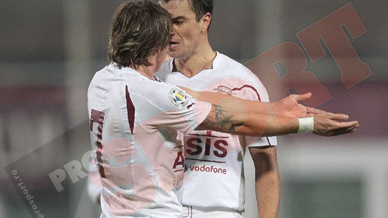 FOTO Nervii sunt întinși la maximum!** Cel mai unit vestiar, la un pas să-și piardă reputația: Deac și Pancu s-au bătut în stil "cocoșesc"