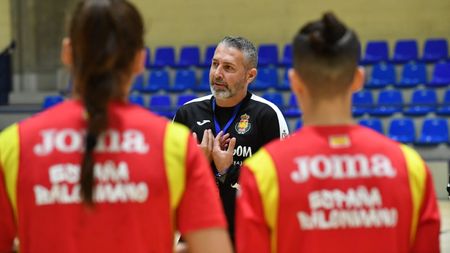 Rapid București l-a adus antrenor pe Carlos Viver, selecționerul Spaniei, azi vicecampion mondial en-titre! Tehnicianul spaniol o înlocuiește pe Carmen Amariei