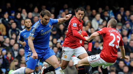 Duminica derby-urilor de tradiție în Anglia:** Liverpool - Everton 0-0,  United - Chelsea 0-1