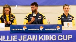 Probleme pentru echipa României înaintea meciului cu Ungaria din Fed Cup! Horia Tecău a anunțat că o jucătoare de bază se simte rău: „Nu e în apele ei!" VIDEO