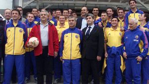 UNIȚI ÎN CUGET ȘI SIMȚIRI | Partidul îi urează succes selecționerului înaintea meciului cu Ungaria: "Să ne întoarcem victorioși!". Istoricul prieteniei politice dintre Iordănescu și Oprea, șeful UNPR