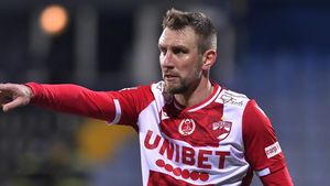 E dezastru general la Dinamo: preparatorul fizic lucrează fără bani și a vrut să plece din cauza jucătorilor prea slabi. „Nu se poate ca Patriche, la 36 de ani, să fie cel mai bun la pregătire!” | EXCLUSIV