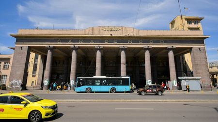 De ce iau englezii cu asalt Bucureștiul la final de mai. Marea „migrație” spre Budapesta: vin cu avionul și pleacă apoi cu trenul
