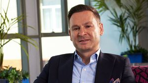 Ionuț Negoiță, tun imobiliar de magnat! A vândut 8 blocuri cu 1336 de apartamente şi şi-a sporit imperiul rezidențial de peste 200 de milioane de euro