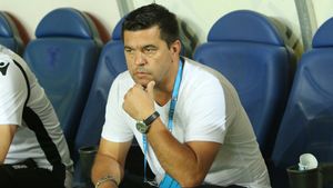 Arabii chiar l-au îmbrăcat în aur pe Cosmin Contra. Salariu de nabab