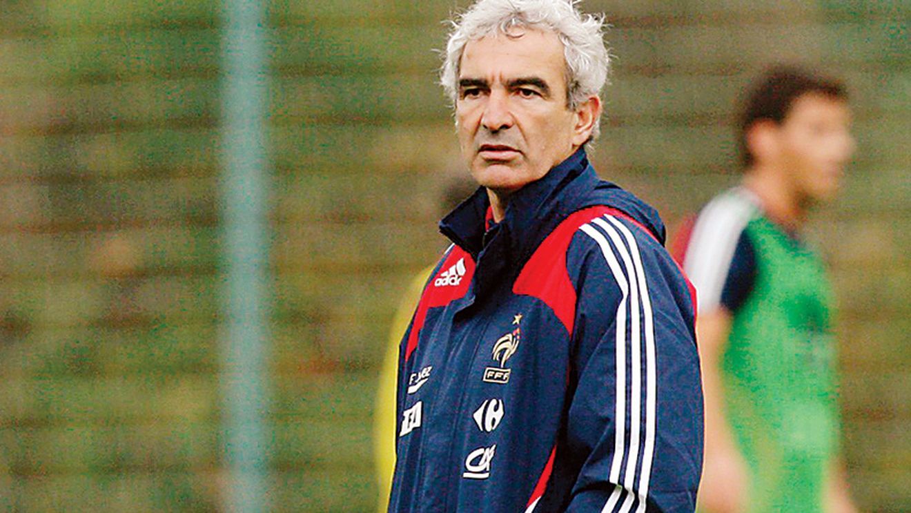 Suporterii francezi: „Domenech e bufonul de serviciu!"