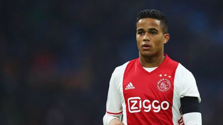 Așa tată, așa fiu :)! VIDEO | "Bijuteria" reușită de Justin Kluivert în Ajax - Willem 3-1. Cifrele puștiului sunt incredibile
