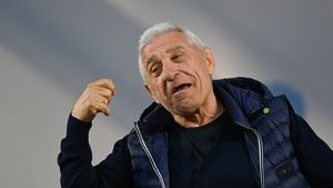 Giovanni Becali a explodat la negocierile pentru transferul fabulos al internaționalului român chiar împotriva fotbalistului său: „Băi, jigodie, ridică-te!"