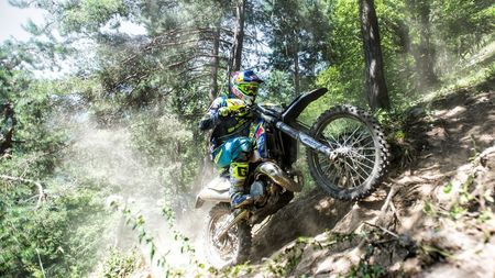 Wade Young a câștigat prima etapă de la Red Bull Romaniacs 2016. Jonny Walker și Paul Bolton, nevoiți să abandoneze în prima jumătate a traseului