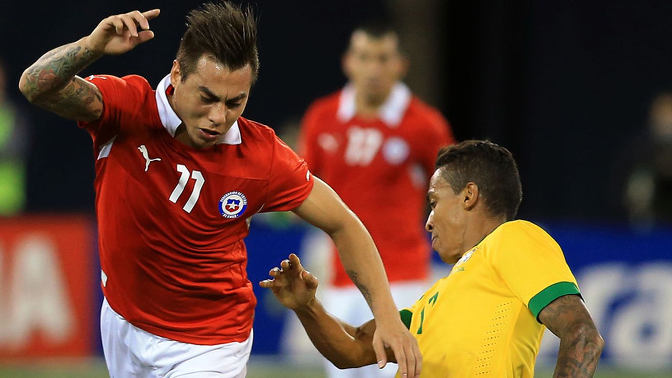 Valencia l-a împrumutat pe Eduardo Vargas de la Napoli