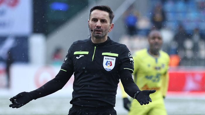 Hanca, scandal monstru cu Colțescu: a fost eliminat de arbitru, după finalul meciului Petrolul - UTA 0-1. Prahovenii au avut două goluri anulate