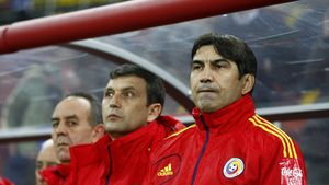 "Chivu sigur se mai gândește la națională: 'Să mă roage ăștia, să fiu cel mai bun'!"** Cum îl "momește" Pițurcă: