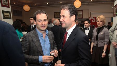 "Tunul" cel mare: frații Negoiță, iertați de datorii în valoare de 40 de milioane de euro? Guvernul a dat luni amnistie fiscală, printre potențialii beneficiari fiind patronul echipei Dinamo și fratele său, primarul Sectorului 3