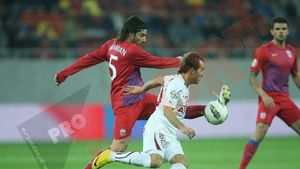 VIDEO L-a pus pe MM în genunchi și l-a dat pe Lăcătuș afară:** Teixeira, CR7 de Giulești! Steliștii, neputincioși în fața driblingurilor lusitanului