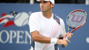 Horia Tecău, față în față cu cei mici și cu subiectele zilei: US Open, echipa de Cupa Davis a României, Florin Mergea și o nouă tentativă la dublu mixt cu Simona Halep. "Poate o dată nu va fi prioritatea numărul zece, poate va fi măcar prioritatea a doua și vom putea juca"