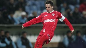 Petre: "Peste trei ani mă întorc la Dinamo, dar nu ca jucător!"
