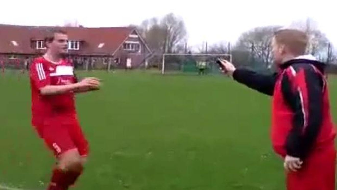 "Alo, da patroane!"** VIDEO FABULOS Era prins într-o fază de gol, când a fost chemat la margine de un om din staff! Ce s-a întâmplat apoi e incredibil