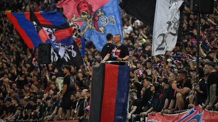 Suporterii i-au băgat pe fotbaliștii FCSB în ședință: „Numai ei pot ieși din acest impas”