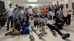 Imaginile momentului în România au fost obținute de ProSport! Sărbătoare de cinci stele la Hunedoara după câștigarea Cupei României, cu trofeul în prim-plan! Florin Maxim, așa cum nu l-ai mai văzut: „Corvinul să trăiască, echipa să înflorească”. FOTO&VIDEO EXCLUSIV