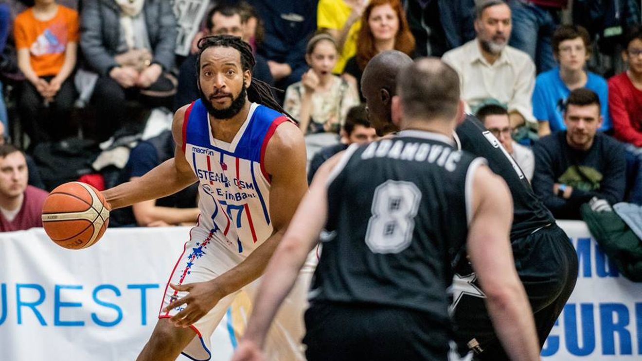 Așa primește capitala prima finală a Ligii Naționale de baschet masculin, după 12 ani: Fanzone în fața sălii "Mihai Viteazul", înainte de meciul trei al seriei cu U-BT Cluj