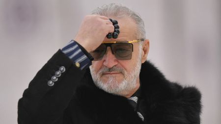 Gigi Becali a răbufnit în direct: „Părinte Pimen, zi că biserica a făcut-o Becali! 700.000 de euro chilia”