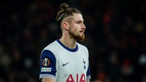 Tranzacția de 4.500.000.000 de euro care îi poate schimba destinul lui Radu Drăgușin. Șeicii qatarezi au resurse nelimitate