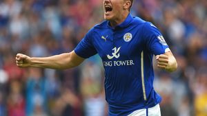 Fotbalistul care a câștigat titlul și a promovat în același an a plecat de la Leicester