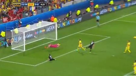 FOTO | Va fi cea mai mare ratare de la EURO 2016? Cum a șutat un jucător albanez în meciul cu România